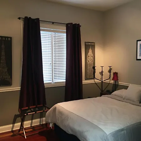 Just Minutes From Downtown Chicago Bed & Breakfast