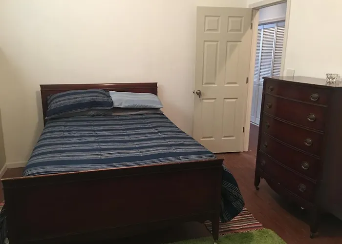 Just Minutes From Downtown 4* Chicago