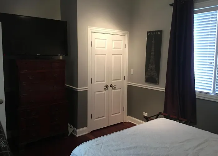 Just Minutes From Downtown 4* Chicago