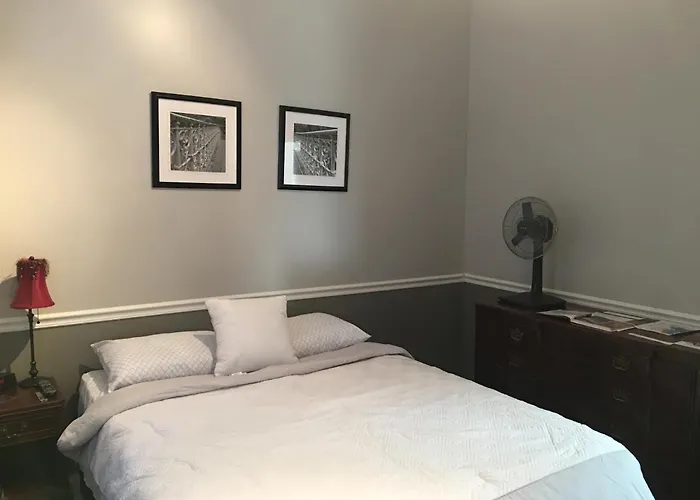 Just Minutes From Downtown 4*