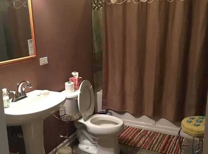 Bed & Breakfast Just Minutes From Downtown Chicago